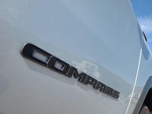 Used 2025 Jeep Compass Trailhawk AWD/4WD image 16