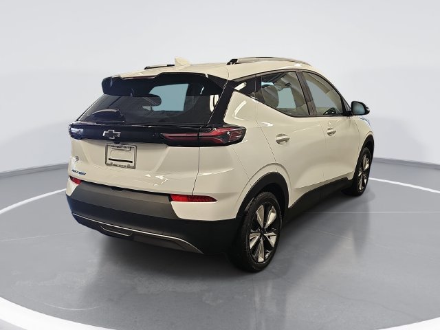 Used 2023 Chevrolet Bolt EUV LT w/ Convenience Package FWD image 3