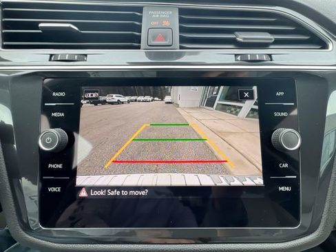 Certified 2022 Volkswagen Tiguan SE w/ Panoramic Sunroof Package image 17