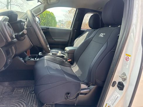 Used 2019 Toyota Tacoma SR image 7