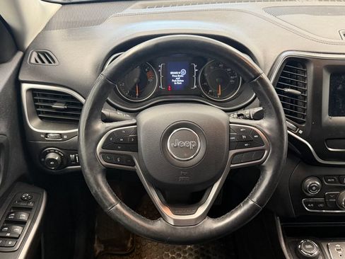 Used 2019 Jeep Cherokee Latitude Plus w/ Cold Weather Group AWD/4WD image 13