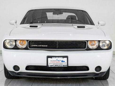 Used 2013 Dodge Challenger SXT image 3