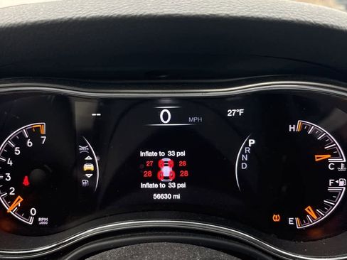 Used 2019 Jeep Grand Cherokee Laredo image 12