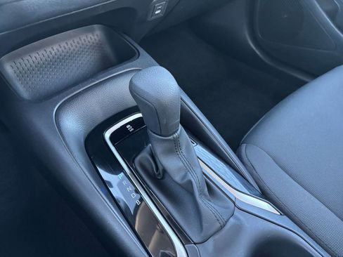 Used 2025 Toyota Corolla LE image 40