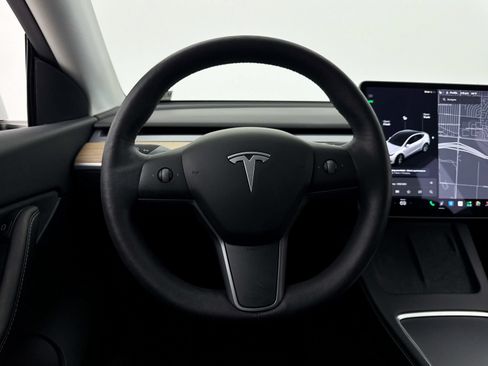 Used 2021 Tesla Model Y Long Range AWD/4WD image 35