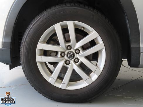 Used 2016 Toyota Highlander LE FWD image 26