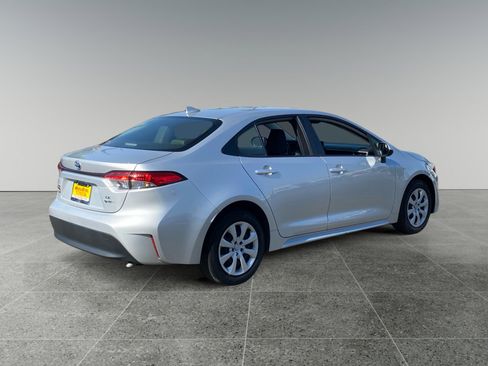Used 2025 Toyota Corolla LE FWD image 5