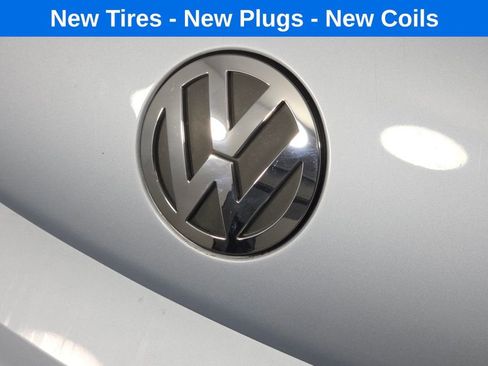 Used 2010 Volkswagen Beetle Coupe image 9