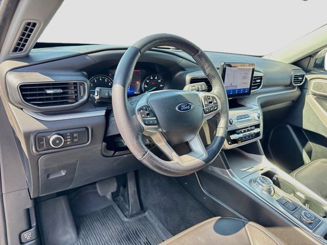 Used 2023 Ford Explorer XLT w/ Equipment Group 202A AWD/4WD image 14