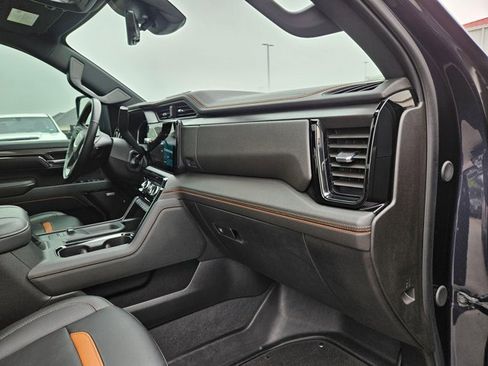 Used 2024 GMC Sierra 2500 AT4 w/ AT4 Premium Plus Package AWD/4WD image 19