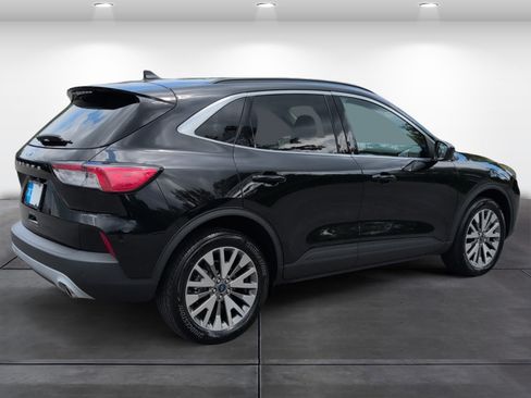 Used 2022 Ford Escape Titanium AWD/4WD image 5