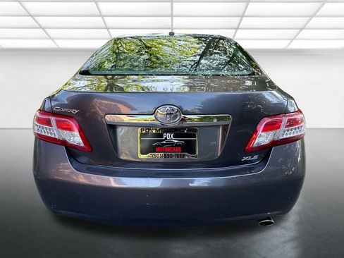 Used 2011 Toyota Camry XLE w/ XLE Extra-Value Pkg #2 FWD image 4