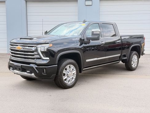Used 2024 Chevrolet Silverado 2500 High Country w/ High Country Premium Package AWD/4WD image 7