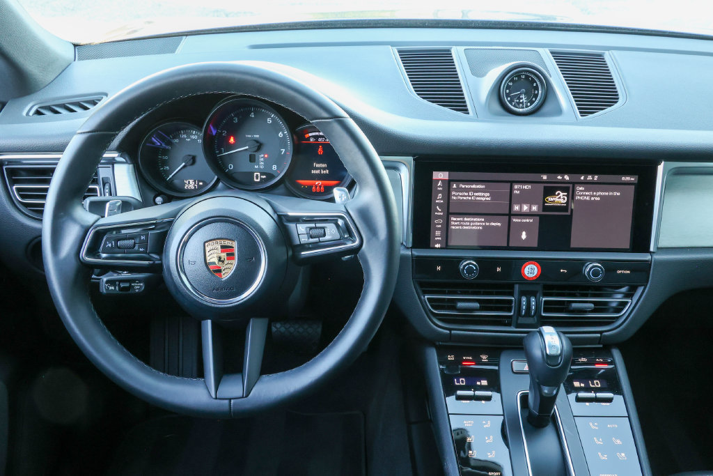 Certified 2026 Porsche Macan AWD/4WD image 34