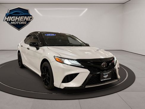Used 2018 Toyota Camry XSE image 9