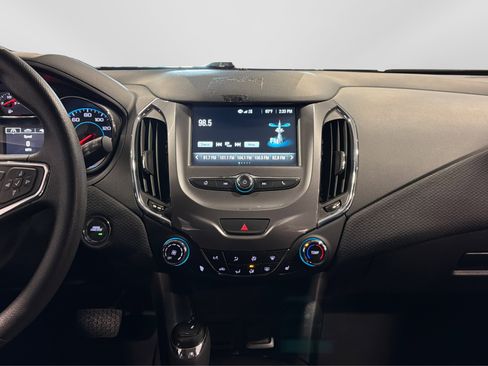 Used 2018 Chevrolet Cruze LT w/ Convenience Package image 27