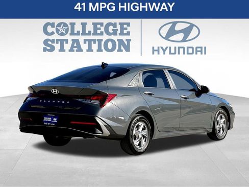 Used 2024 Hyundai Elantra SE image 10