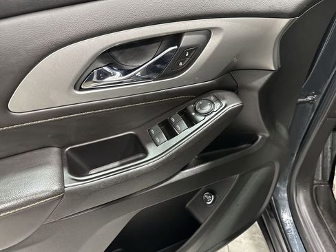 Used 2020 Chevrolet Traverse LT w/ LPO, Floor Liner Package FWD image 24