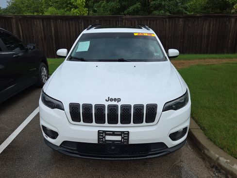 Used 2021 Jeep Cherokee Latitude Plus FWD image 3