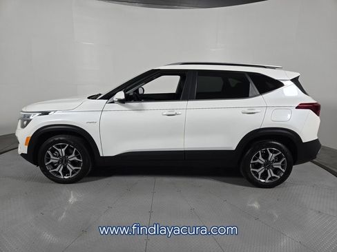 Used 2023 Kia Seltos EX image 3