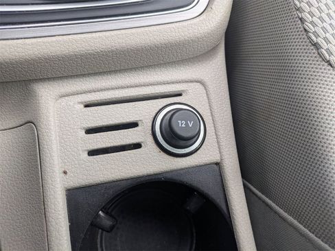 Used 2017 Volkswagen Golf S image 17