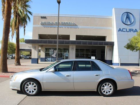 Used 2008 Cadillac DTS FWD image 2