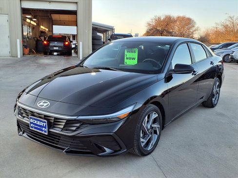 Certified 2025 Hyundai Elantra Sport image 2