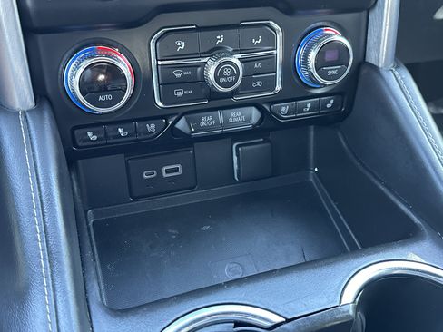 Used 2022 GMC Yukon SLT w/ SLT Luxury Package image 32