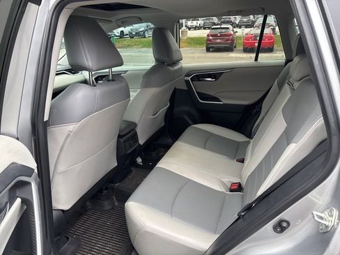 Used 2019 Toyota RAV4 XLE Premium image 4