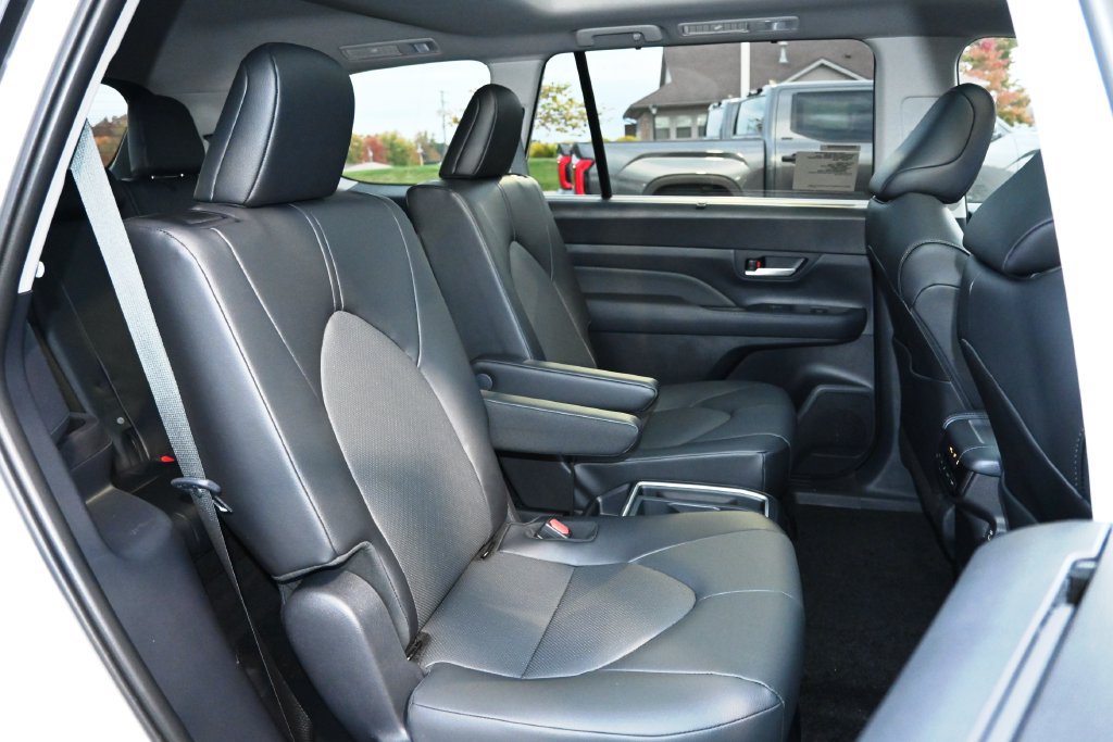 New 2026 Toyota Grand Highlander AWD Hybrid image 18
