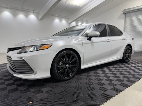 Used 2022 Toyota Camry LE image 4