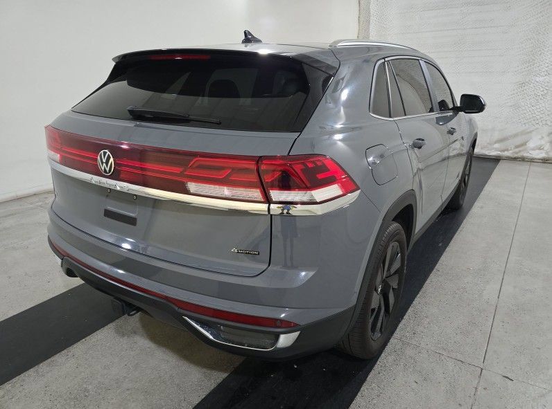 Used 2024 Volkswagen Atlas Cross Sport SE w/ Panoramic Sunroof Package AWD/4WD image 3