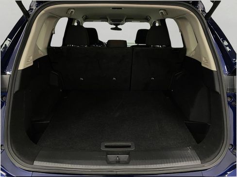 Certified 2025 Nissan Rogue SV image 5