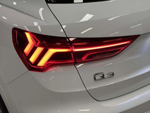 Used 2025 Audi Q3 2.0T Premium w/ Convenience Package image 9