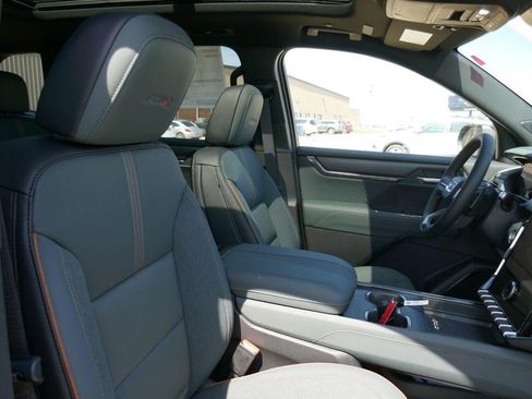 New 2026 GMC Acadia AT4 AWD/4WD image 10