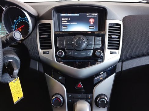 Used 2015 Chevrolet Cruze LT w/ Technology Package FWD image 30