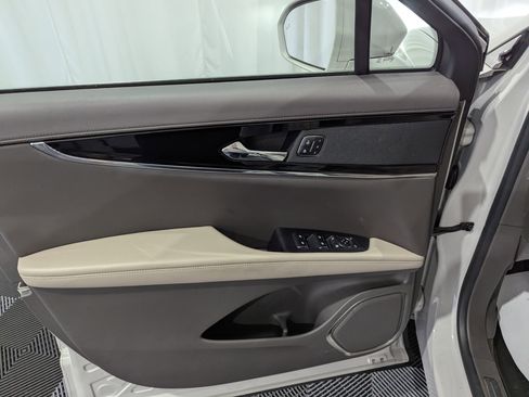 Used 2023 Lincoln Nautilus AWD w/ Premium Package image 16