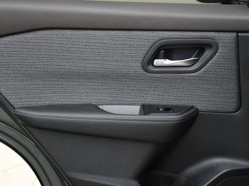 Used 2023 Nissan Rogue SV image 25