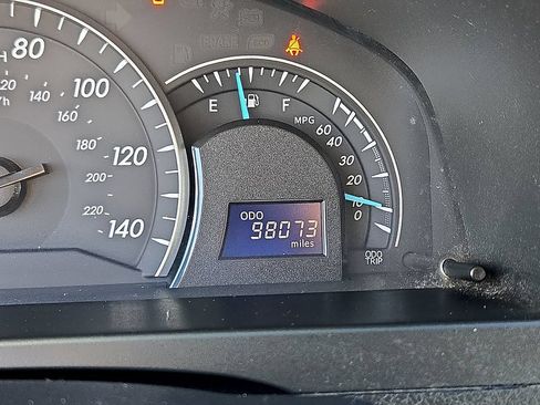 Used 2013 Toyota Camry LE FWD image 25