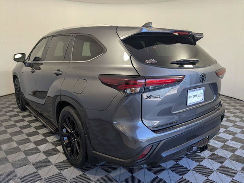 Certified 2025 Toyota Highlander XLE FWD image 9