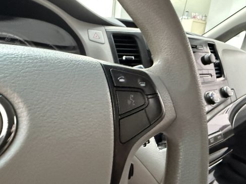 Used 2012 Toyota Sienna LE FWD image 14