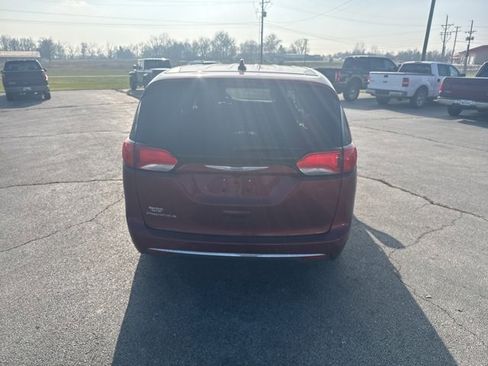 Used 2018 Chrysler Pacifica Touring Plus w/ Tire & Wheel Group image 6