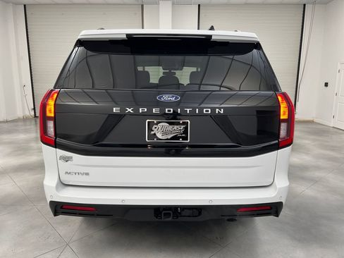 Used 2025 Ford Expedition Active RWD image 8