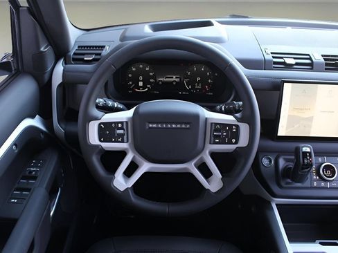 Used 2025 Land Rover Defender 130 X-Dynamic SE AWD/4WD image 15