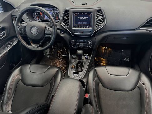 Used 2019 Jeep Cherokee Trailhawk w/ Comfort/Convenience Group image 12