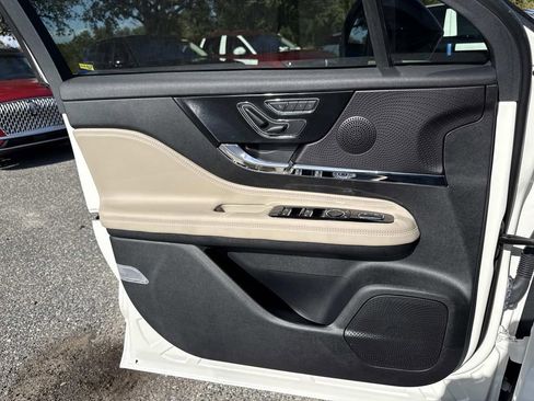 New 2026 Lincoln Corsair Premiere image 19