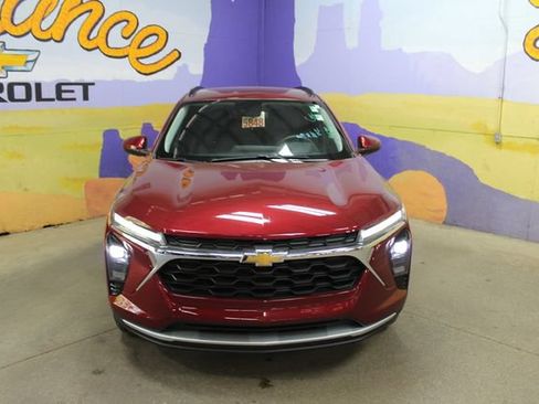 Used 2024 Chevrolet Trax LT w/ Driver Confidence Package FWD image 3