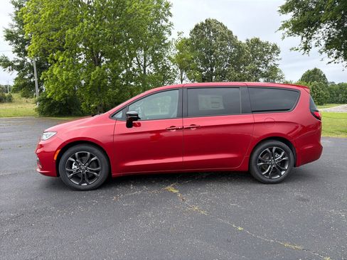 New 2026 Chrysler Pacifica Select FWD image 8
