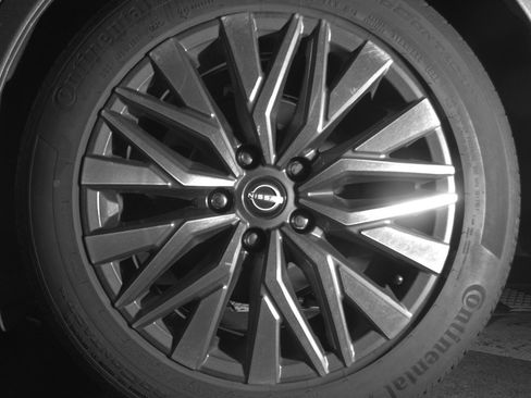 Used 2025 Nissan Altima 2.5 SV FWD image 14