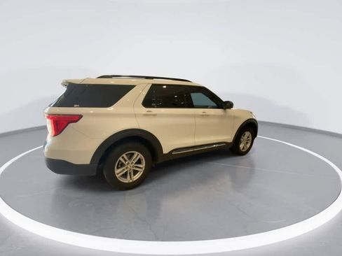 Used 2020 Ford Explorer XLT w/ Equipment Group 202A AWD/4WD image 8